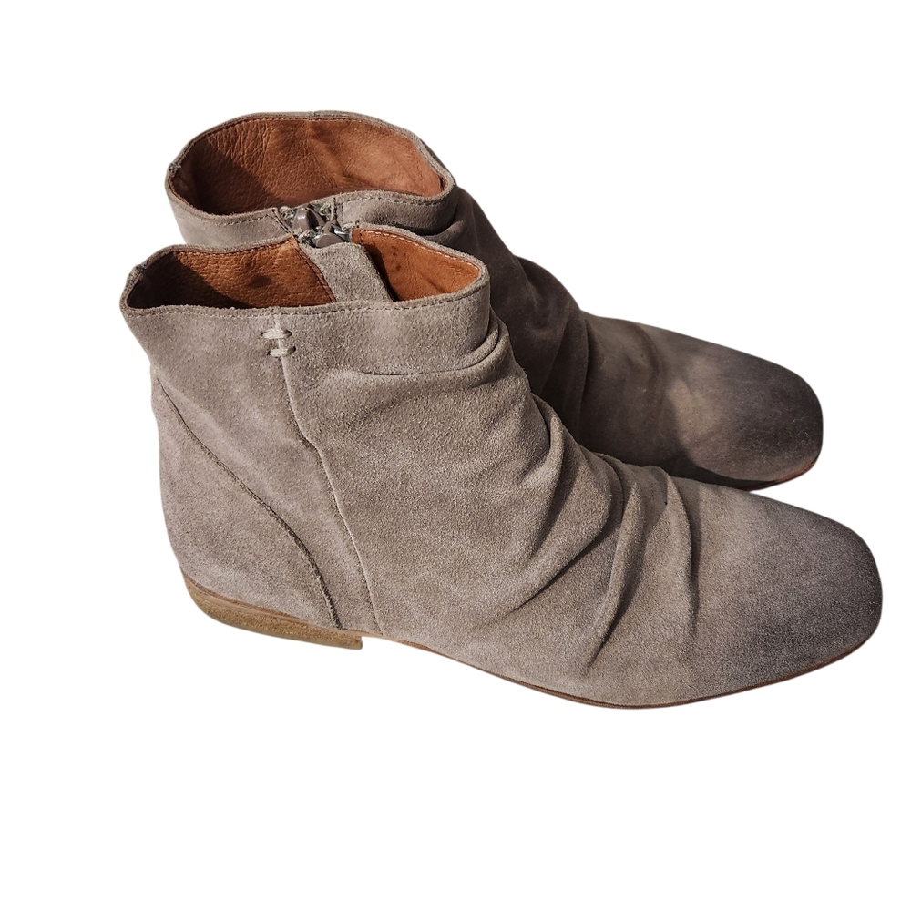 Jeffrey Campbell Taupe Suede Burnished Toe Ankle Boots 8M